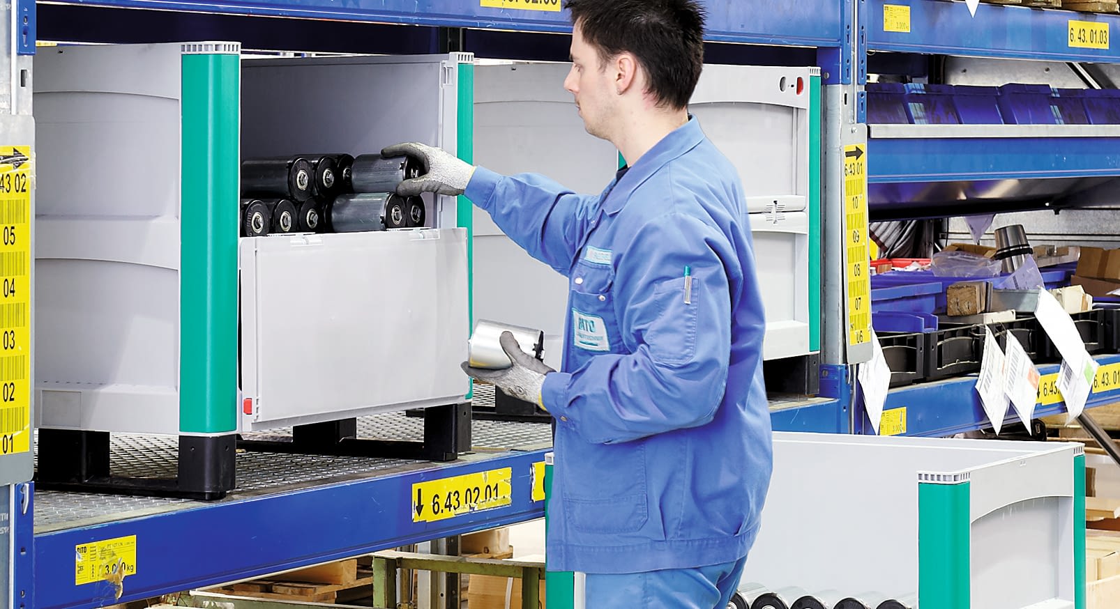 Bacs pour charges lourdes, série SL, semelles, avec ½ côté abattant, gris clair, turquoise, IMG_18635