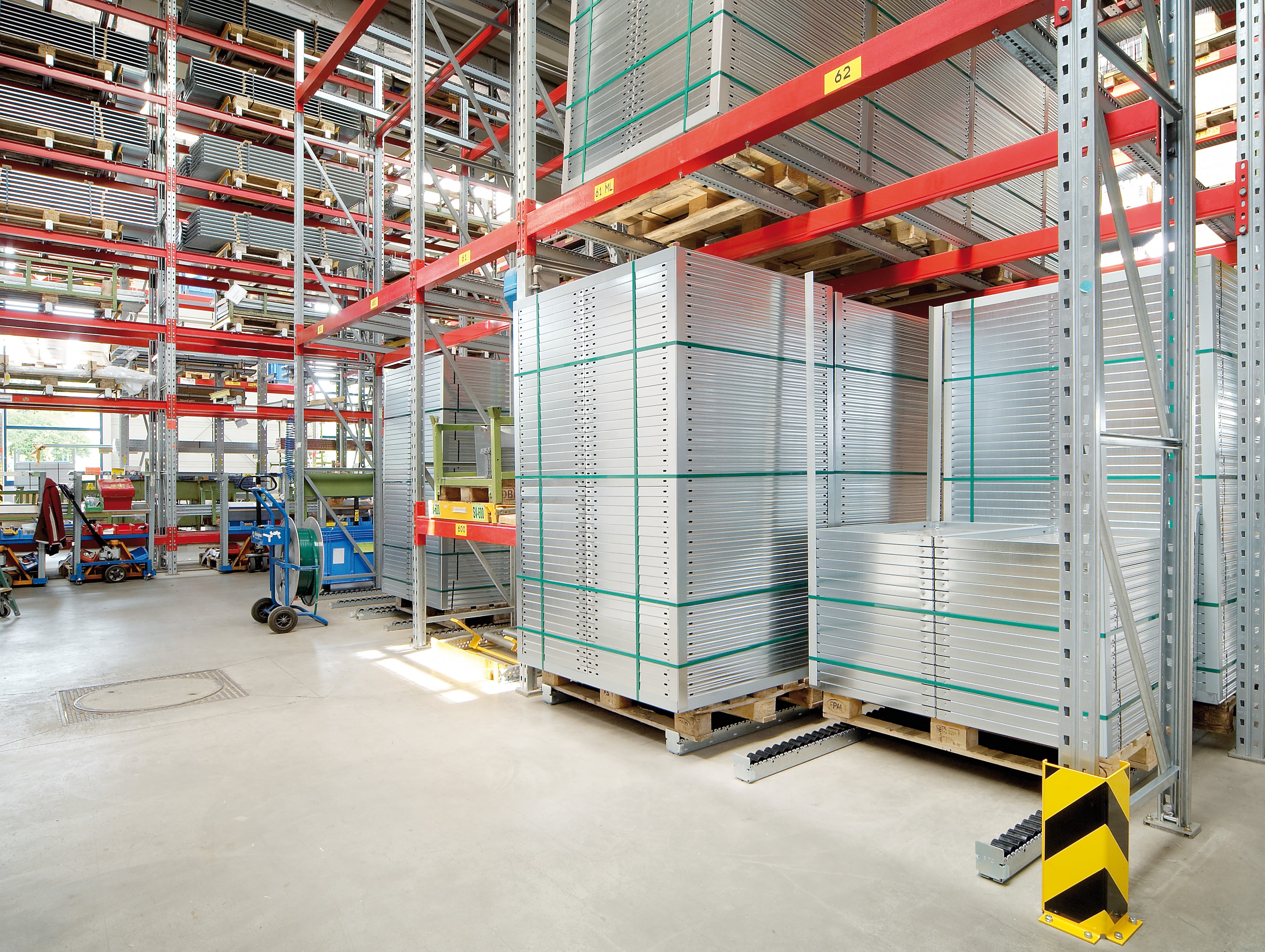 Rayonnages dynamiques palettes, à deux/trois voies, galets cylindriques en plastique, 10270