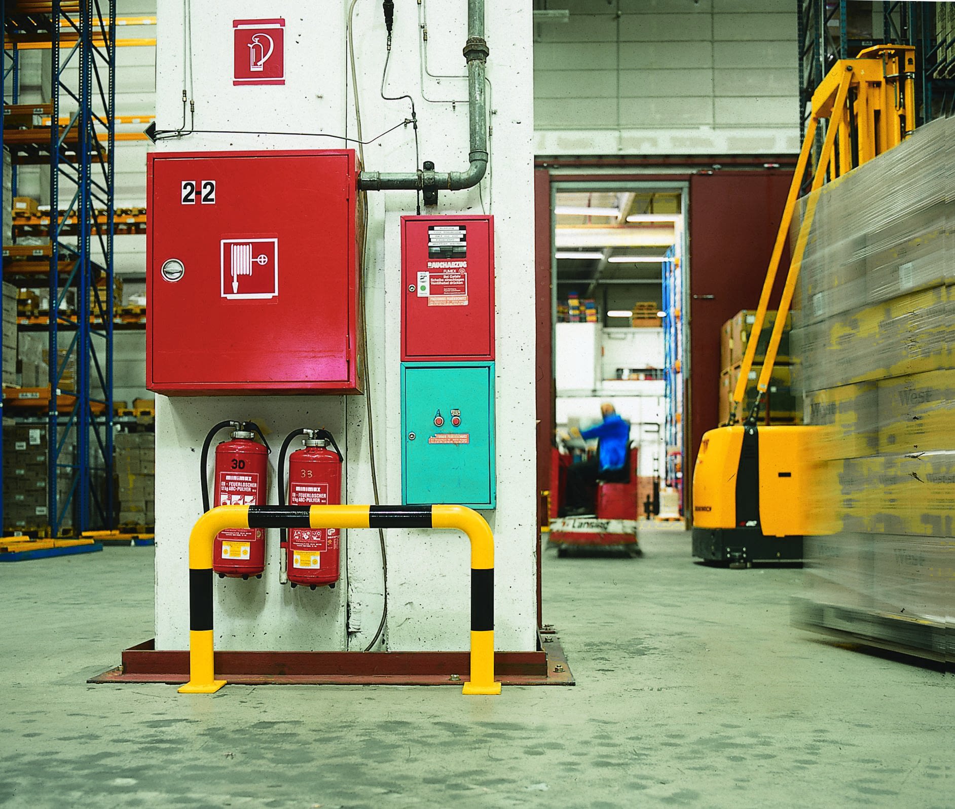 Heavy duty hoop barriers, yellow & black, 20611